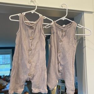 Matching linen jumpsuits, light gray